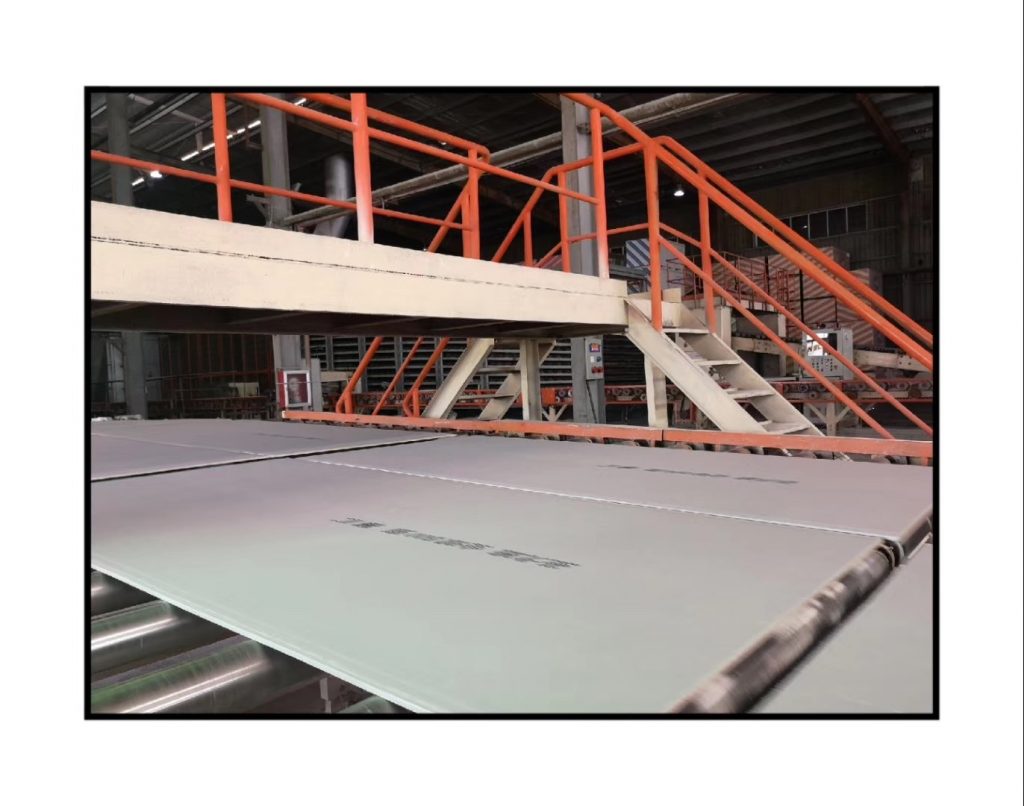 圣戈班石膏板噴碼機工作現場